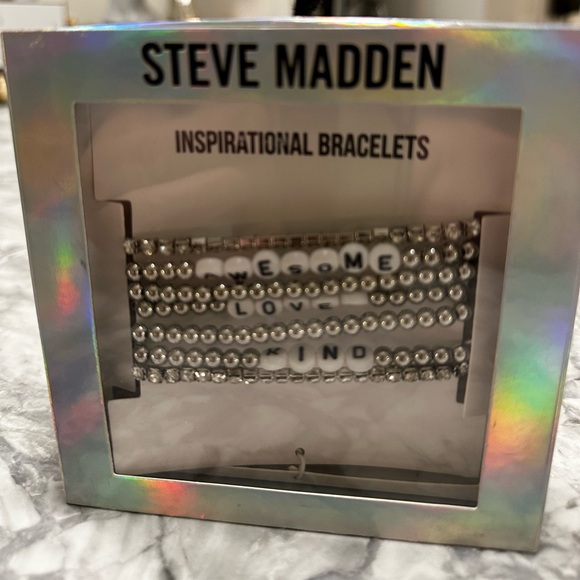 NWT Steve Madden Silver Inspirational Bracelets in Box - Picture 2 of 2